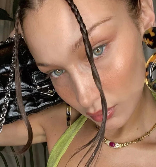 Bella Necklace – Inspired by Bella Hadid Complete With Gift Box